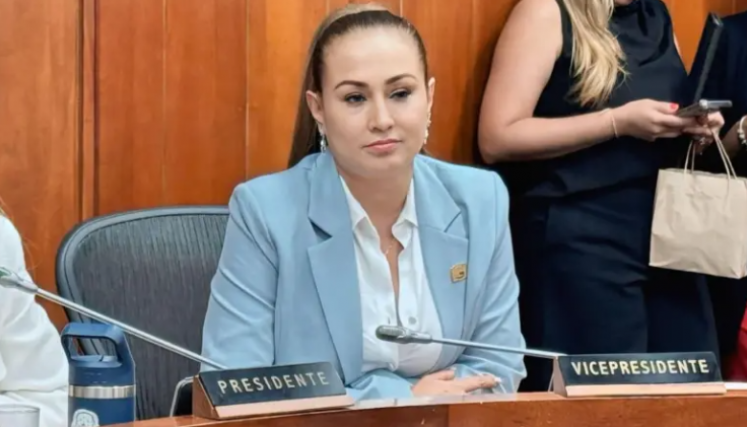  Berenice Bedoya 