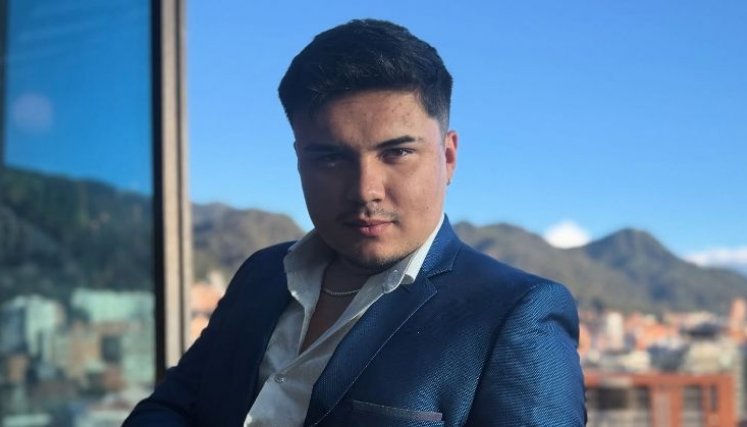 Diago Santiago revive clásicos de la música popular con el estreno de dos nuevos videoclips.