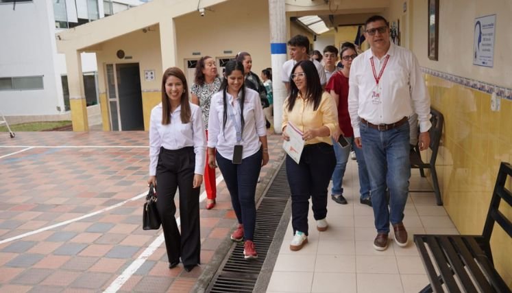 El ministerio de Educación entrega dotación a las instituciones del Catatumbo.