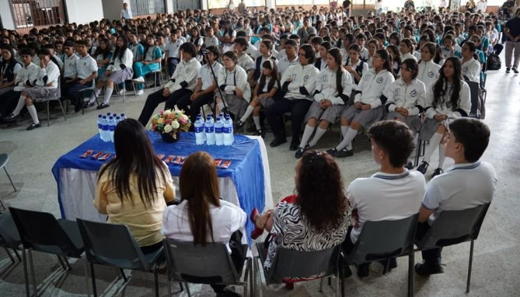 El ministerio de Educación entrega dotación a las instituciones del Catatumbo.