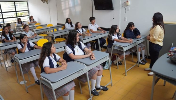 El ministerio de Educación entrega dotación a las instituciones del Catatumbo.