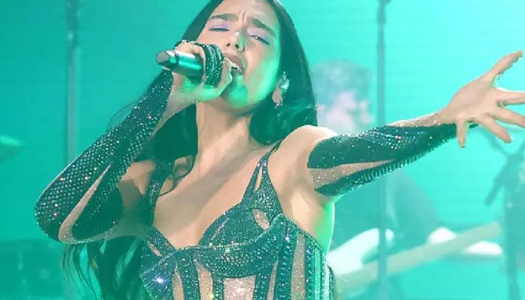 Dua-Lipa.