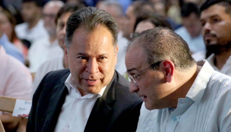 Gobernador William Villamizar, junto a su antecesor Silvano Serrano.
