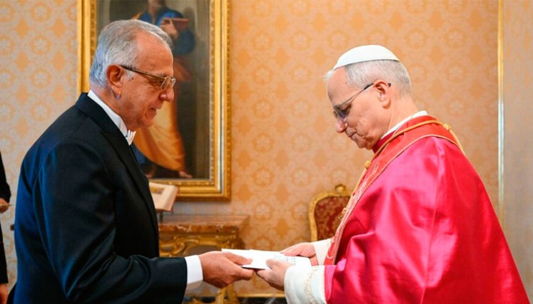  Iván Velásquez presenta ante el papa León XIV sus cartas credenciales como embajador de Colombia en El Vaticano