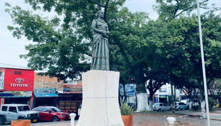 Estatua de Juana Rangel de Cuellar en remodelación 