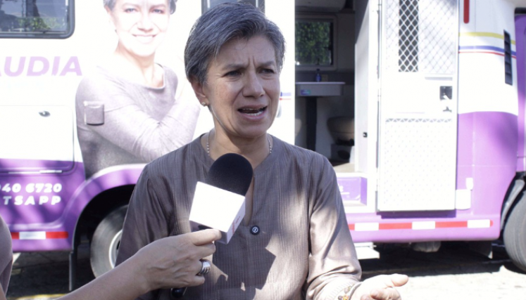 Claudia López ha recorrido parte del país en su carro - casa la indetenible.