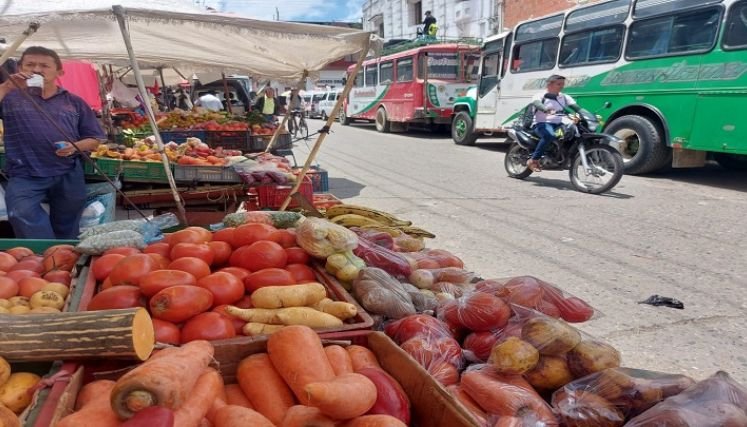 El dolor de cabeza de las autoridades locales es atender los problemas registrados en la plaza de mercado.
