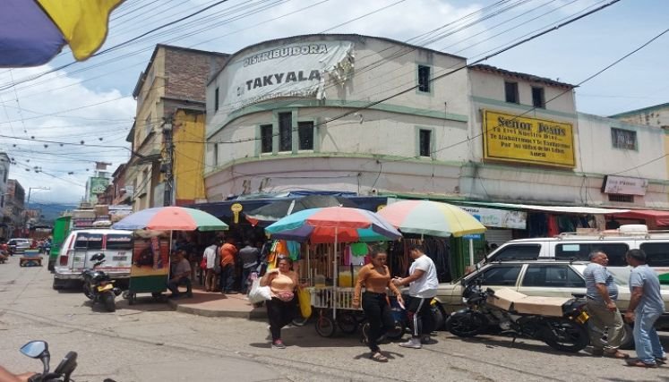 El dolor de cabeza de las autoridades locales es atender los problemas registrados en la plaza de mercado.