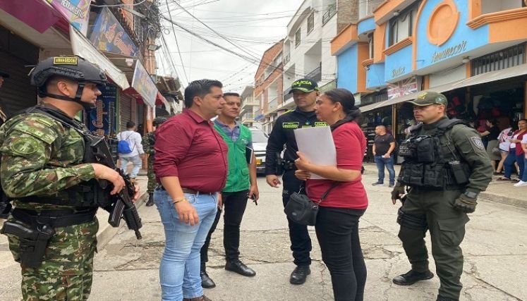 El dolor de cabeza de las autoridades locales es atender los problemas registrados en la plaza de mercado.