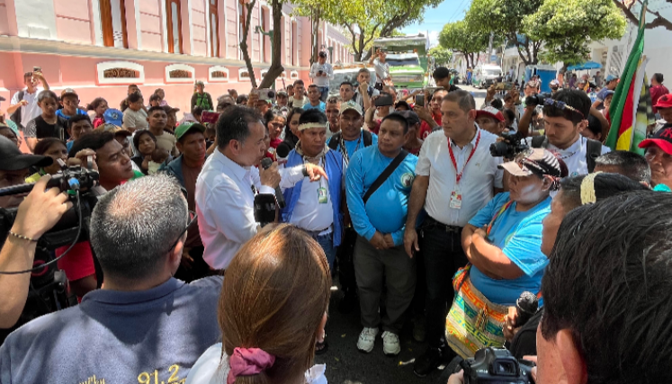 Reunión del gobernador William Villamizar con líderes indígenas. 