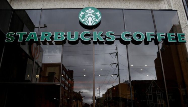 Starbucks anuncia despidos y cierre de establecimientos en EE.UU. y Canadá
