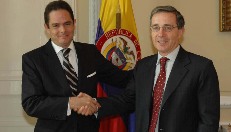 Uribe y Vargas Lleras.png