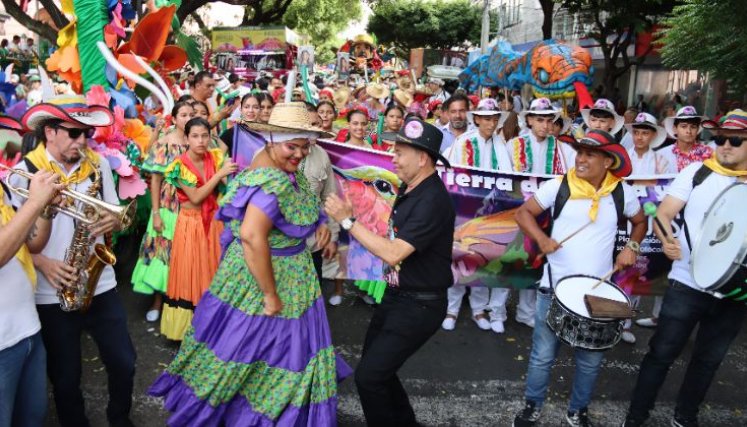 El gobernador William Villamizar demostró sus habilidades con la danza en la apertura del Festival del Norte/Foto Carlos Ramírez