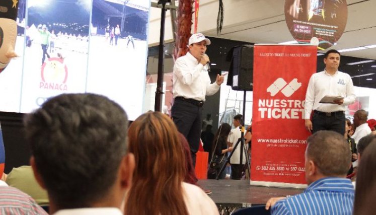 El director administrativo de ComfaOriente, Omar Javier Pedraza, en el lanzamiento de Panaca Viajero./Foto Stefany Peñaloza