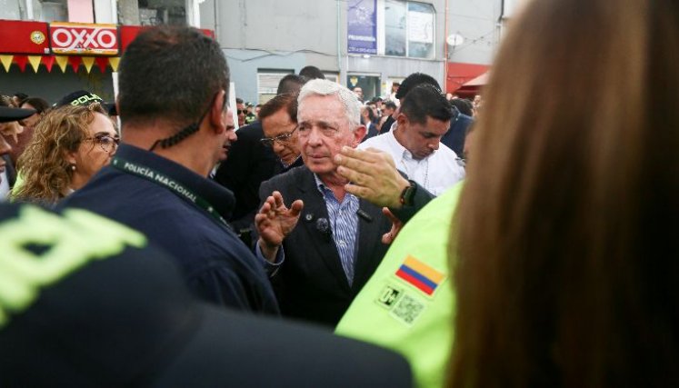 ÁLVARO URIBE 
