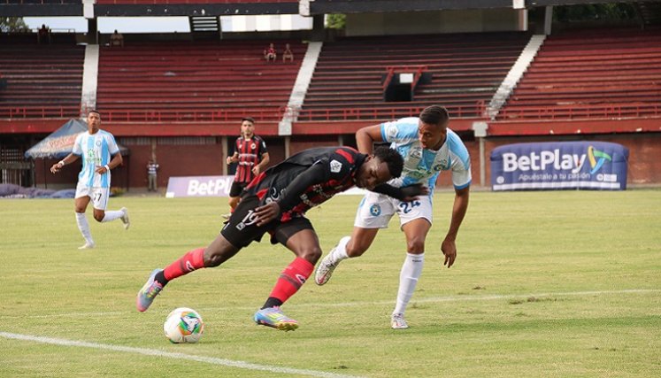 Los rojinegros llegan motivados al partido contra los santandereanos, tras haber goleado a Leones FC. 