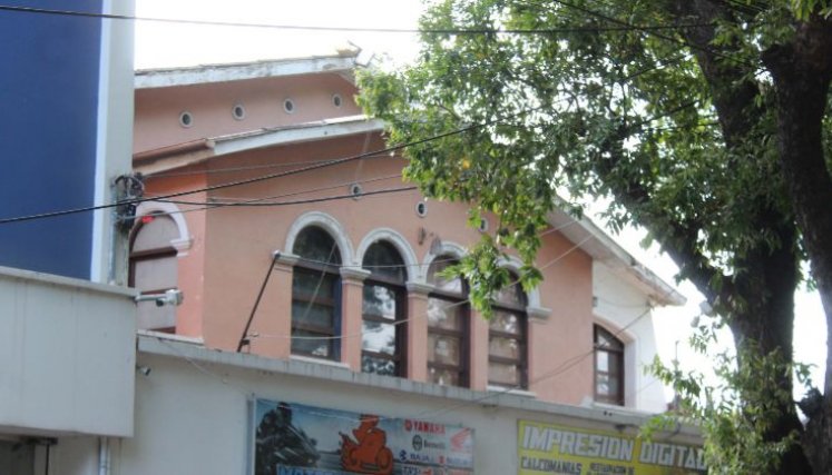 Aún se pueden observar grandes casas en el barrio