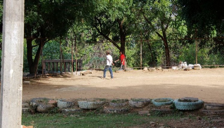 Cancha de la Virgen es usada por habitantes de calle para el consumo de estupefacientes.