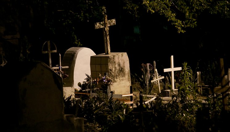 Cementerio central de noche