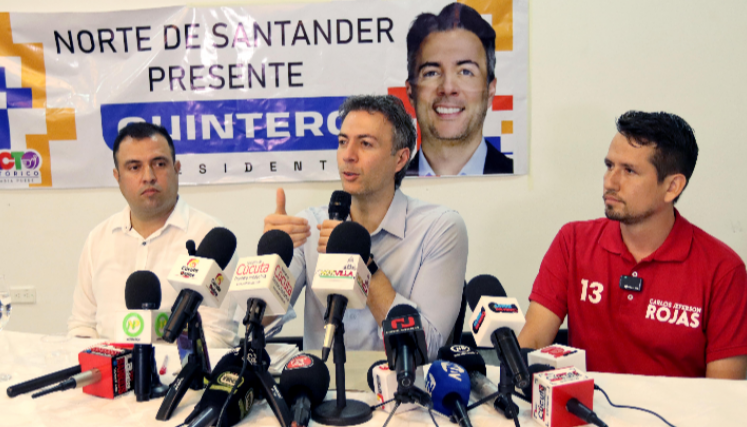Daniel Quintero junto a aspirantes a la lista del Congreso por Norte de Santander. 