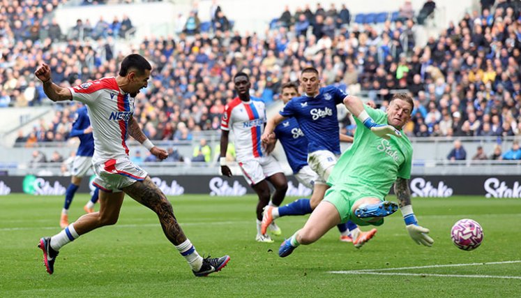 Daniel Muñoz, Crystal Palace vs. Everton. 
