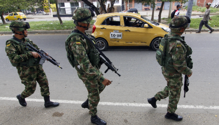 Ejército patrulla las calles de Villa del Rosario. 