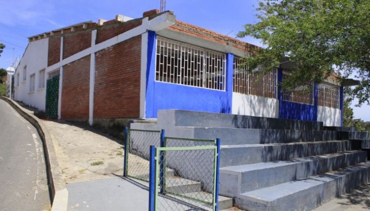 Escuela de la virgen de fátima, sin clases debido al daño parcial del techo.