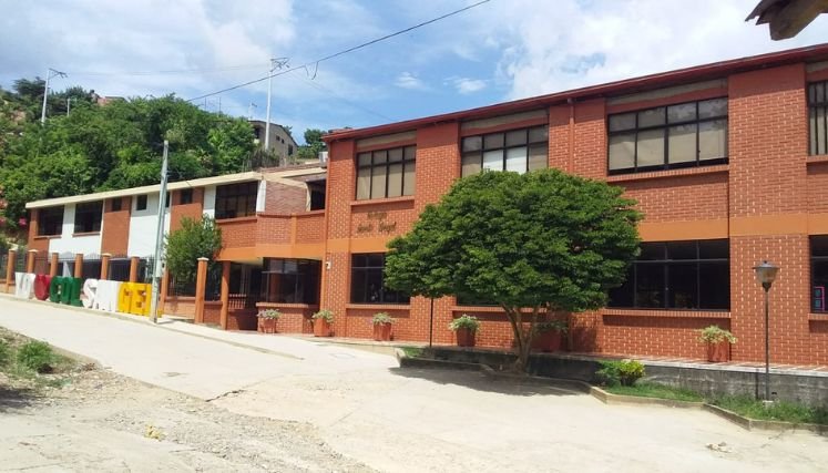 La cercanía entre las estaciones de policía y las instituciones educativas en el Catatumbo ponen en riesgos a cientos de estudiantes. /Foto:Cortesía.