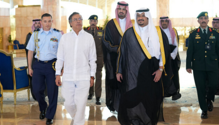Gustavo Petro en su visita por Arabia Saudí