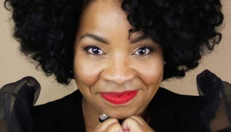 Kimberly Hébert Gregory