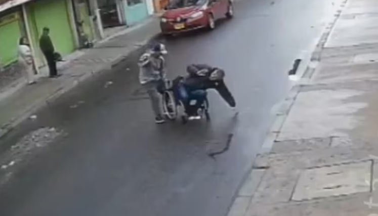 Robo-a-silla-de-ruedas