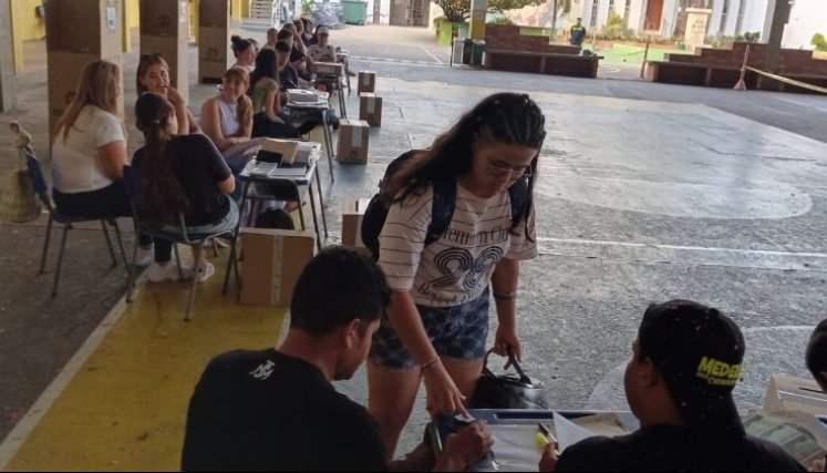 Poca afluencia de votantes se observó ayer en los puestos habilitados/Foto Stefany Peñaloza