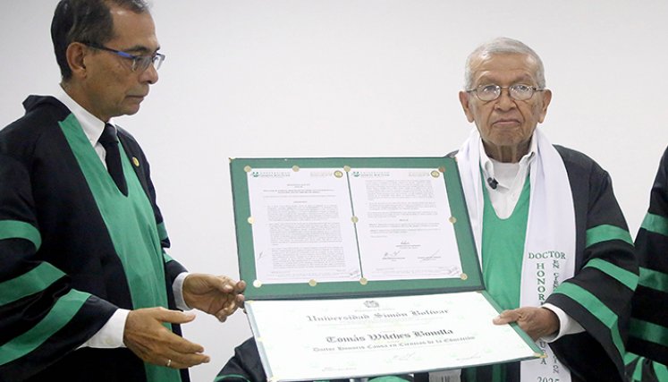 Tomás Wilches recibe reconocimiento 