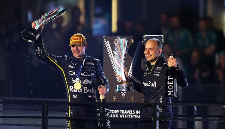 Max Verstappen volvió a saborear una vitoria en la Gran Carpa del automovilismo mundial.