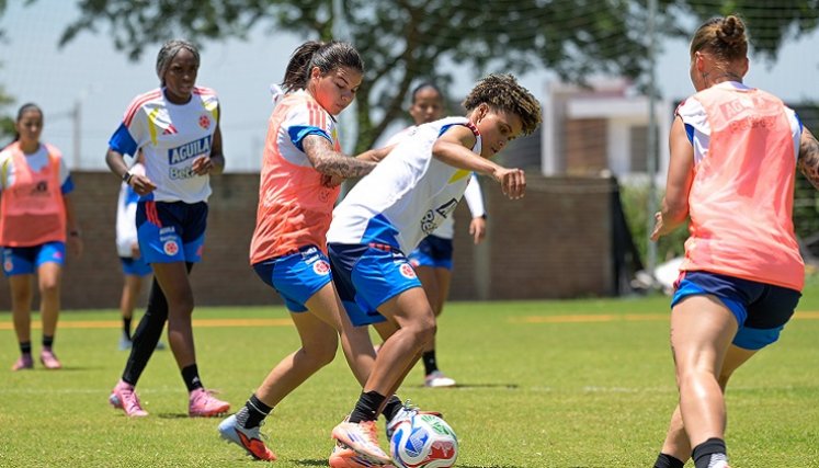 Las 'Chicas Superpoderosas' se juegan un difícil partido ante las bolivianas que aún no saben que es ganar.
