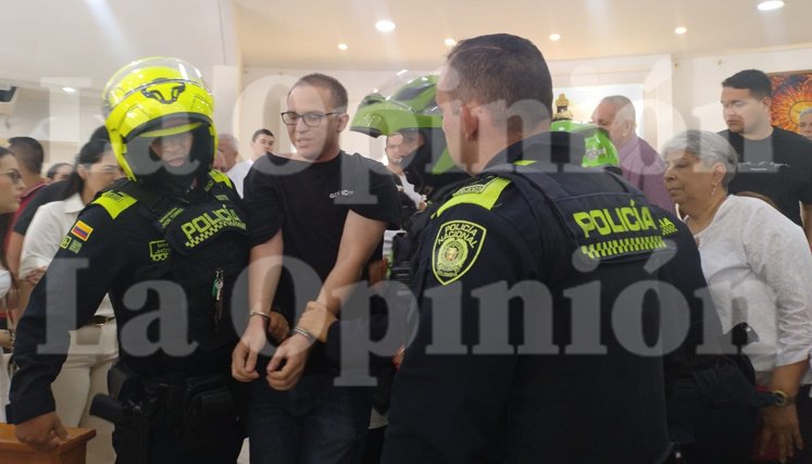 ATAQUE EN LA IGLESIA 