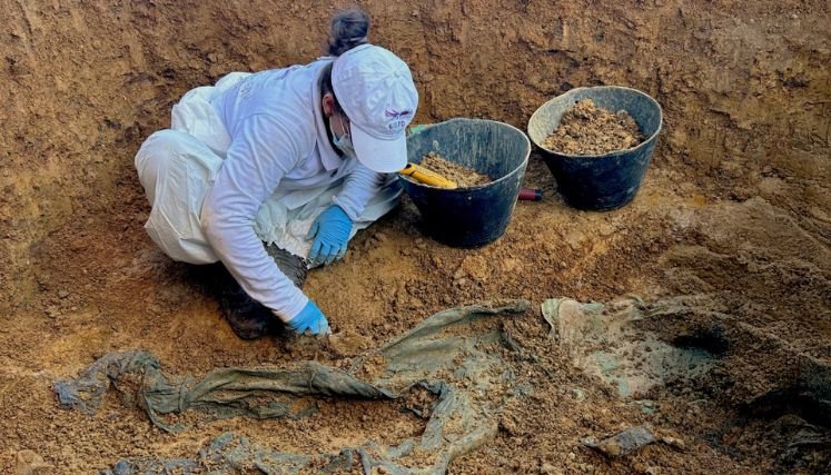 Búsqueda de restos humanos en las montañas del Catatumbo.