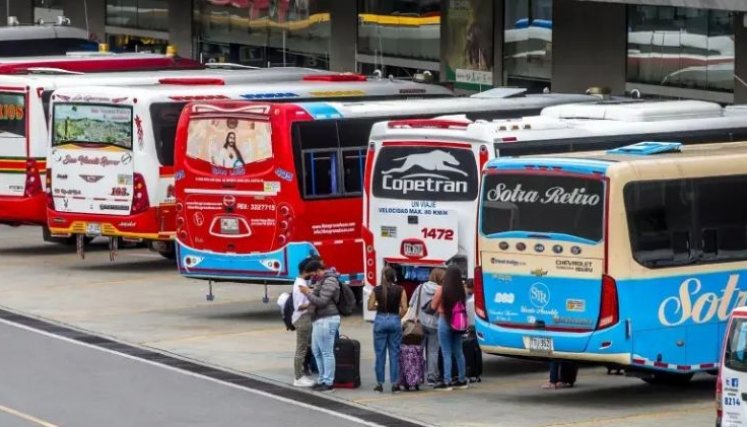 Crisis de aviones en Colombia dispara viajes por carretera; así puede comprar pasajes baratos en buses