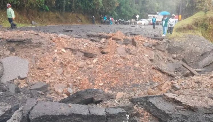 DESTRUYEN VIA A LA COSTA 