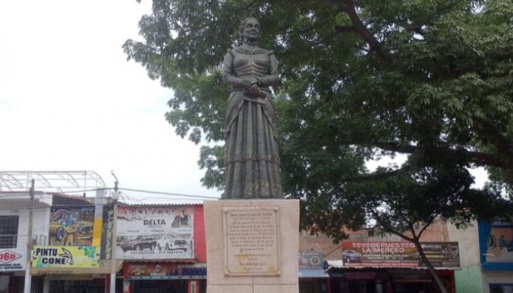 Estatua de Juana Rangel de Cuellar en La Merced.