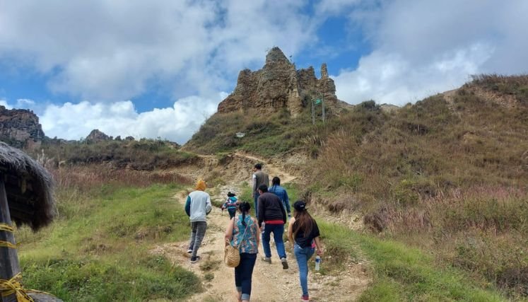 El Área Natural Única de Los Estoraques se constituye en uno de los atractivos turísticos de la región.