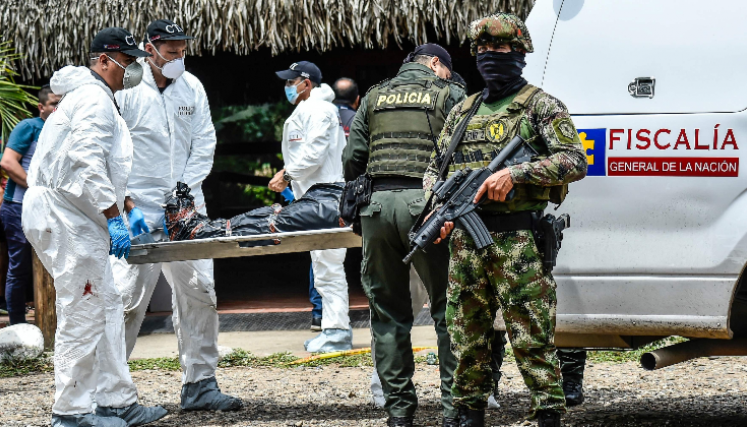 Levantamiento de un cadáver por parte del CTI de la Fiscalía. 
