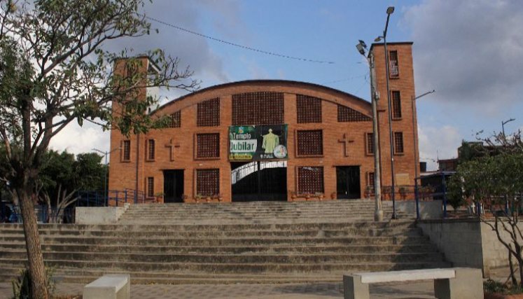 La iglesia Santos Apostoles reúne 700 personas todos los fines de semana