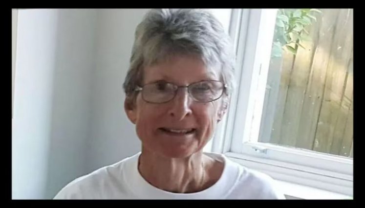 MUJER MUERTA EN CRUCERO 