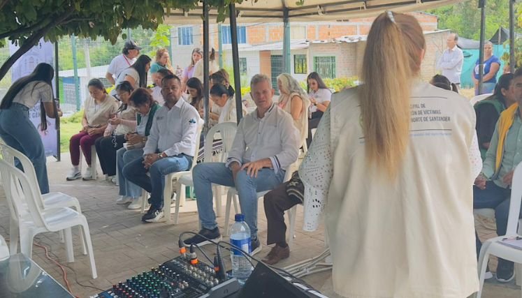 Las mujeres buscan a los desaparecidos en la zona del Catatumbo para honrar la memoria.