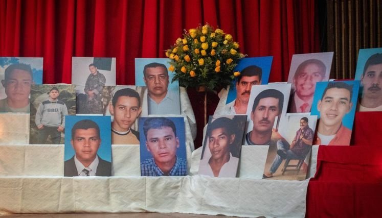 Las mujeres buscan a los desaparecidos en la zona del Catatumbo para honrar la memoria.