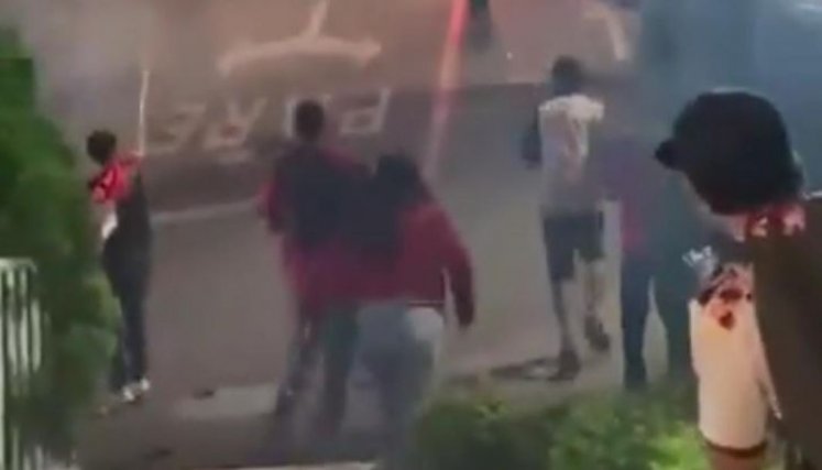 Pelea entre barras bravas en Medellín