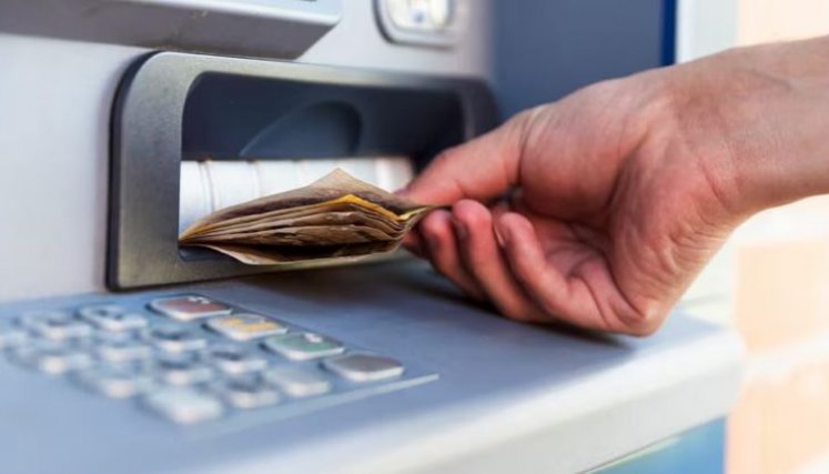 ¿Qué es la estafa del billete? El truco que usan para robar sus datos en cajeros/ COLPRENSA 