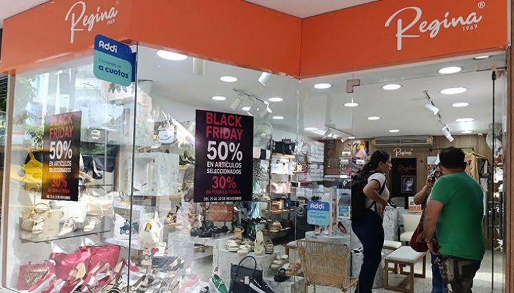 Descuentos en el Black Friday. / Foto: Leonardo Favio Oliveros-la Opinión