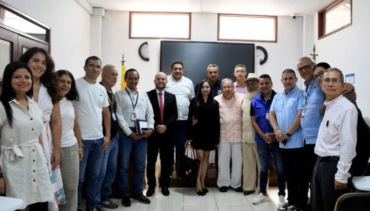 Ernesto Rey Cantor con funcionarios de la Defensoría del Pueblo y la Universidad Libre/Foto cortesía